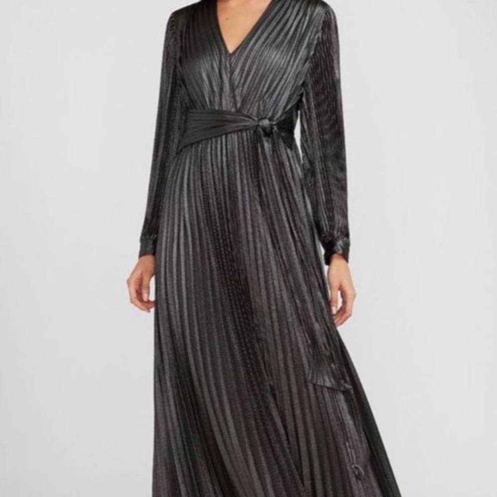 NWT Express Black Metallic Pleated Maxi Dress. Women’s xs. - Picture 2 of 7